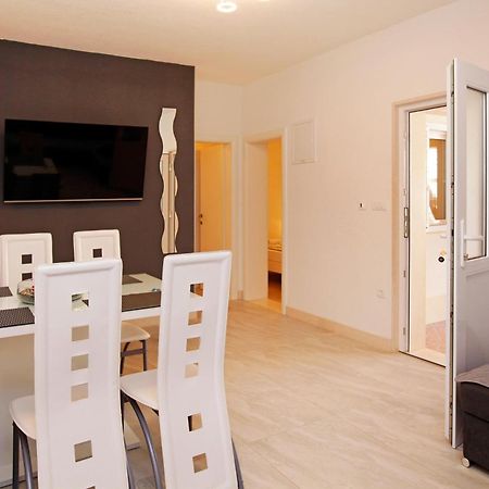 Apartments Toni Bol Bagian luar foto