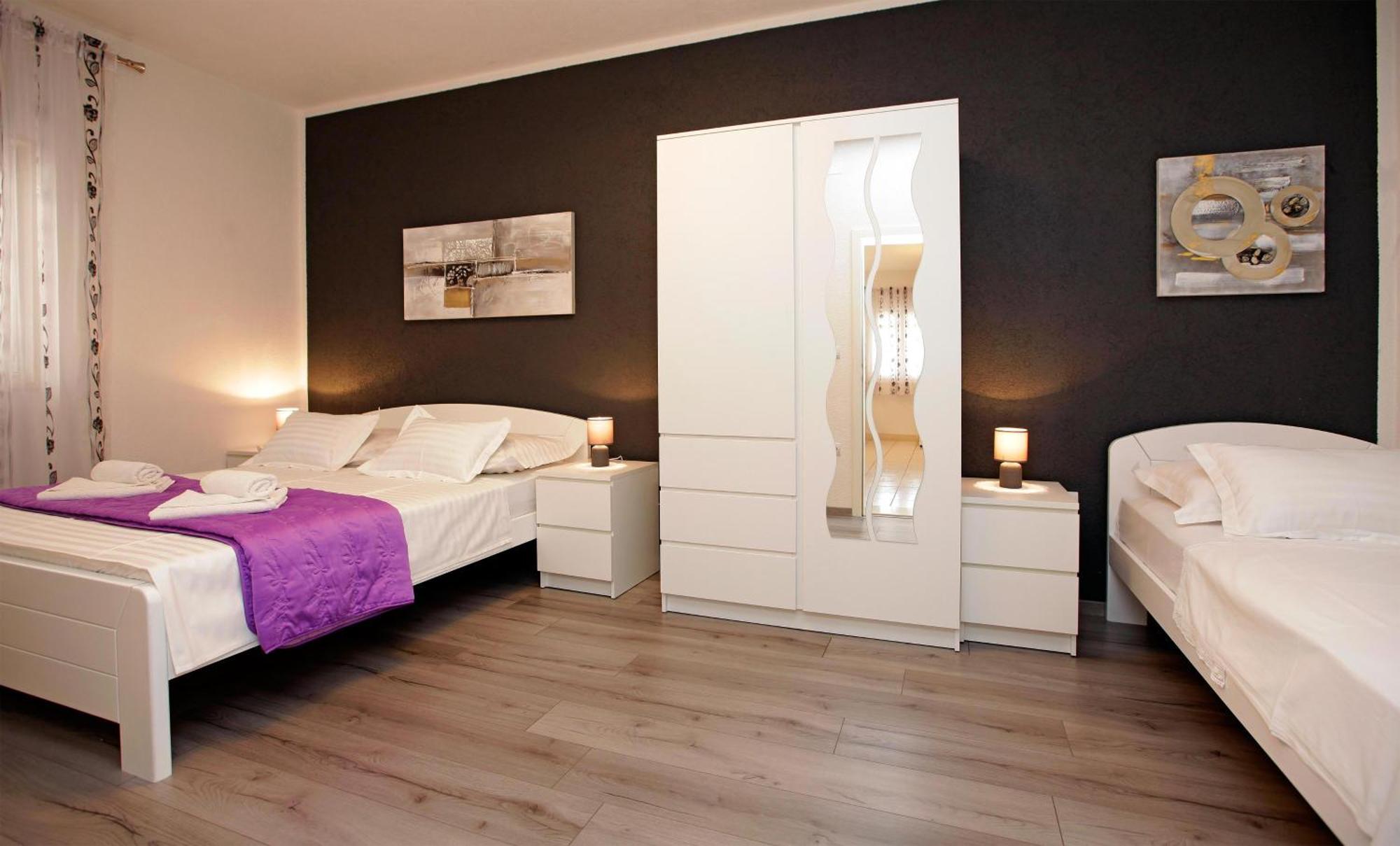 Apartments Toni Bol Bagian luar foto