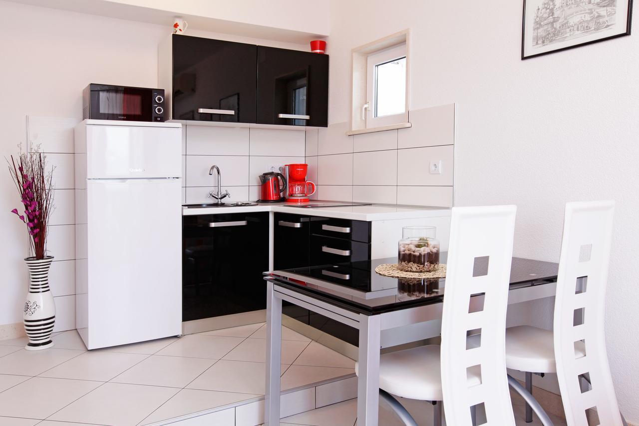 Apartments Toni Bol Bagian luar foto